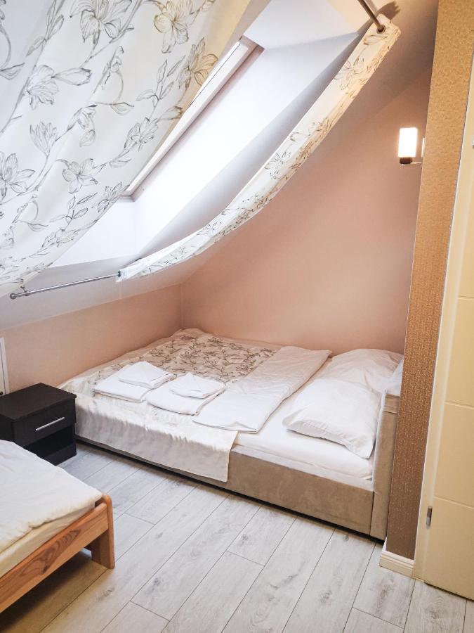 Dom Weselny Pod Kasztanem Hotel Luban Exterior photo